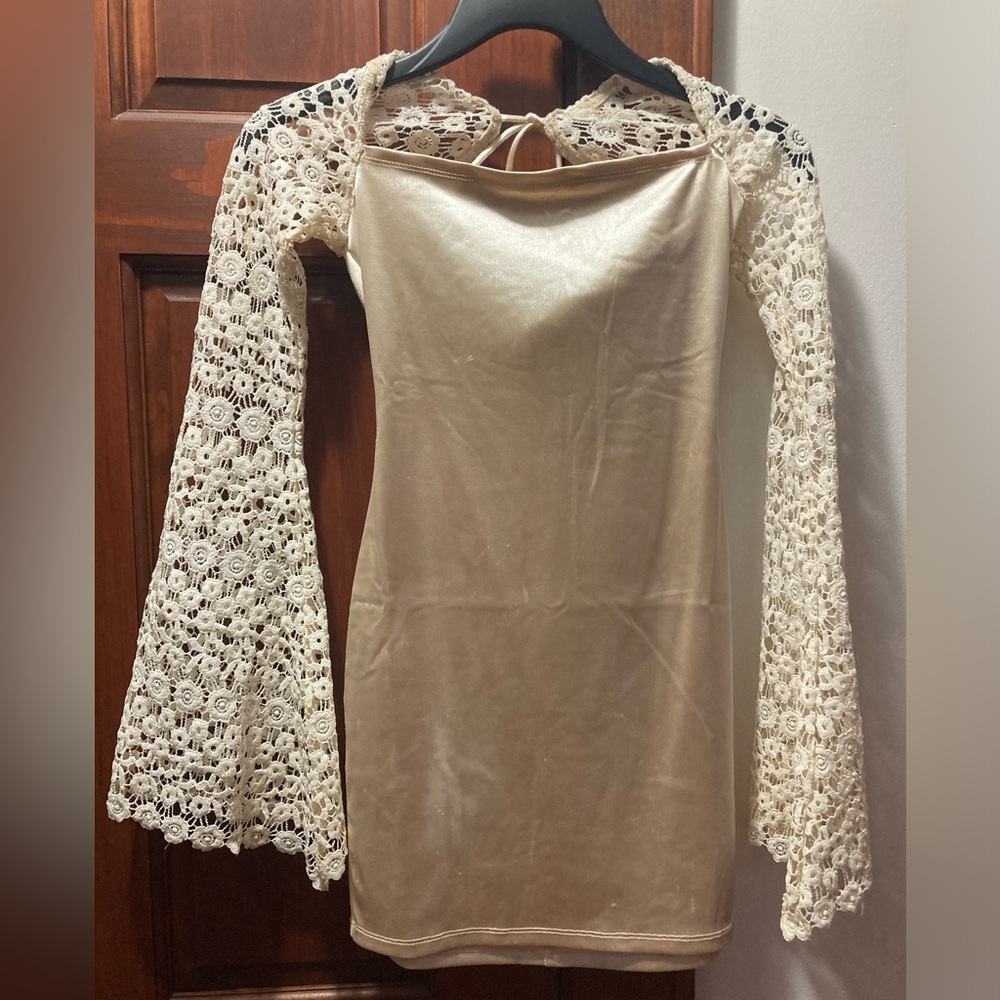 Lucy In The Sky gold and off-white/cream floral-sleeved homecoming dress